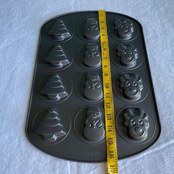 Wilton Xmas Cookie Mold 12 Cavity Pan Reindeer Snowman Tree Non Stick Jello Cand - Picture 7 of 12